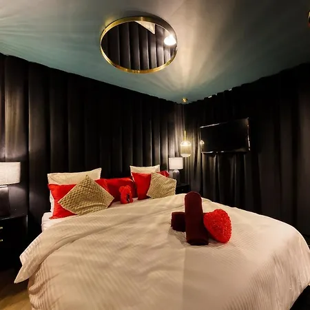Appartement Rouge Elegance&Miroirs RER C Appartement