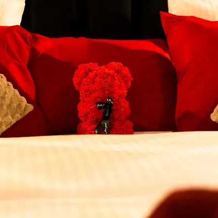 Appartement Rouge Elegance&Miroirs RER C