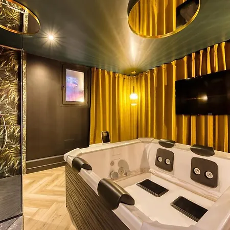 Le Rouge Apartment *