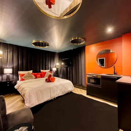 Le Rouge Apartment *
