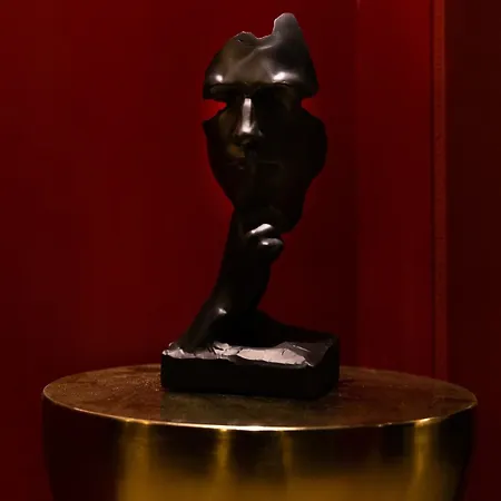 Le Rouge Apartment